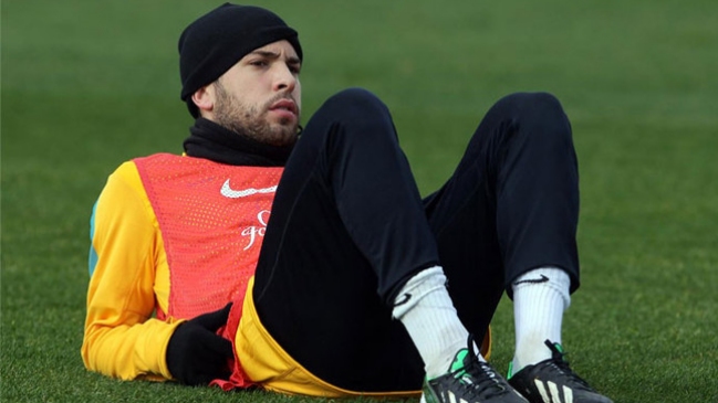 Jordi Alba sufrió una elongación en el bíceps femoral y podrá jugar ante PSG