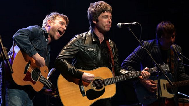 Noel Gallagher y Damon Albarn tocaron juntos en show benéfico