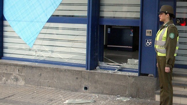 Delincuentes robaron cajero automático usando un destornillador