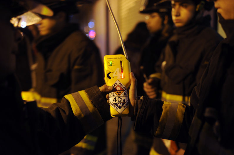 Bomberos evacuó edificio por emanación de gases en Providencia