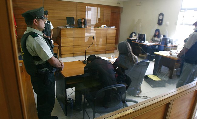 Defensa de mujer que mató a su agresor adelanta nuevo juicio