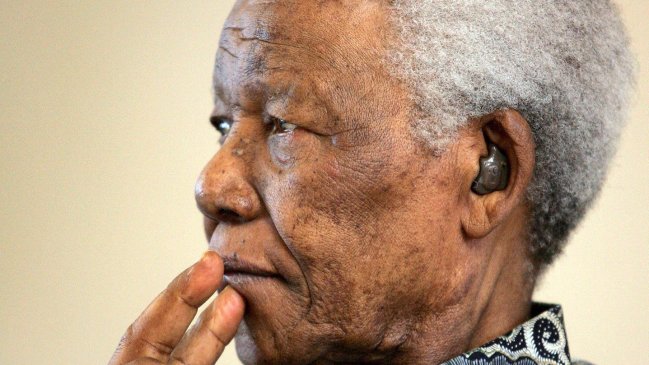 Mandela fue hospitalizado de nuevo por una 