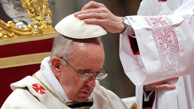 Por primera vez en la historia el papa lavará los pies a una mujer