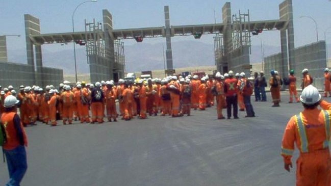 Trabajadores del puerto de Angamos iniciaron paro de actividades