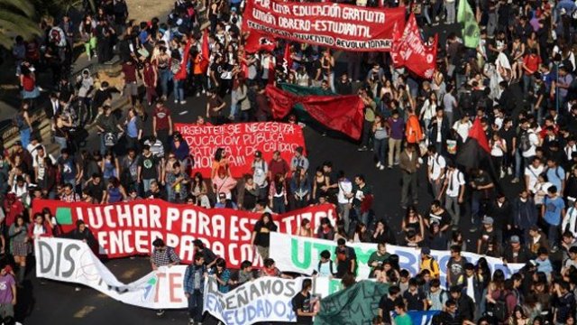 [Fotos] La primera marcha de estudiantes del 2013 - Cooperativa.cl