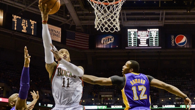 Los Lakers sufrieron un tropiezo en su intento por llegar a play-offs