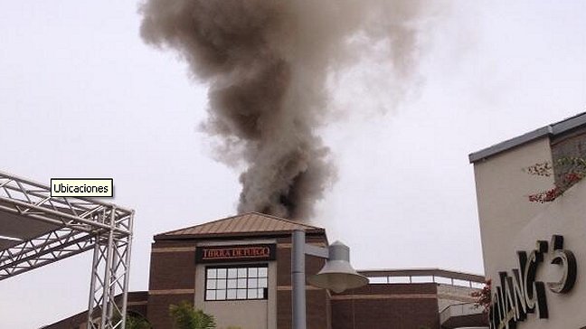 Incendio afecta dependencias del Parque Arauco