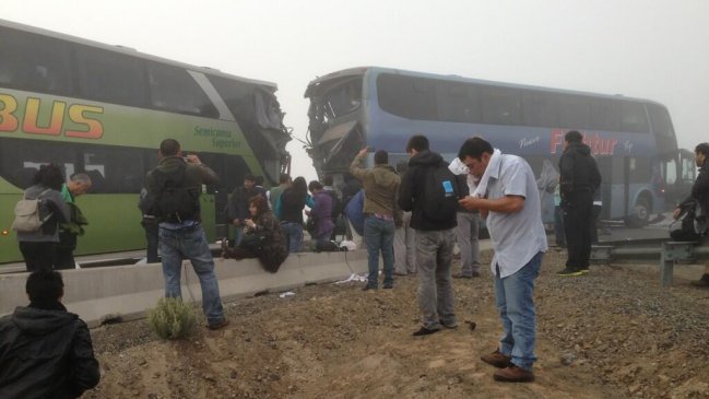 Dos buses y cuatro camionetas colisionaron en Copiapó