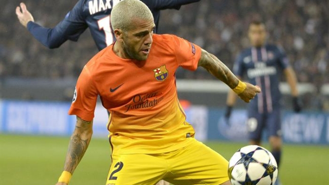 Dani Alves acusó a Jose Mourinho de condicionar a los árbitros con sus quejas