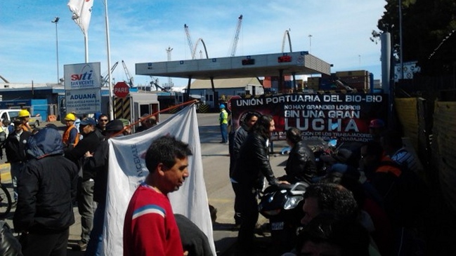Exportadores de frutas responzabilizaron al Gobierno por paro de portuarios
