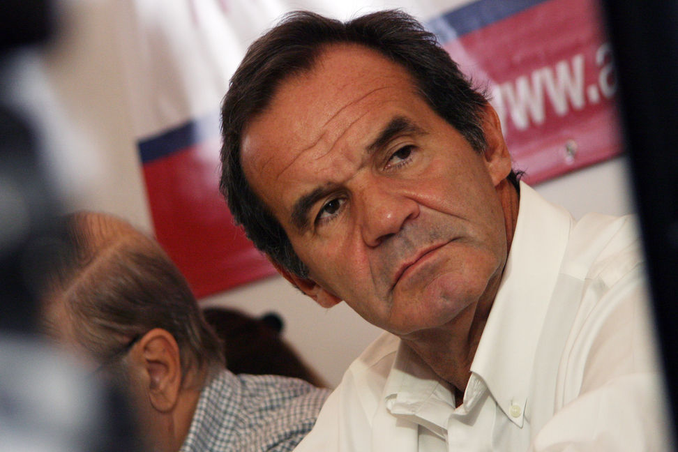 Andrés Allamand respaldó con 