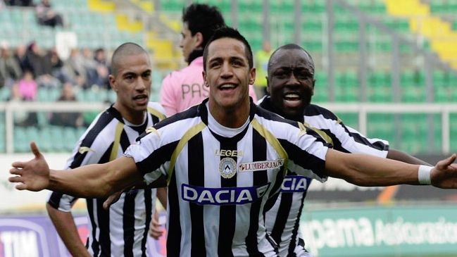 Diario español recordó jornada goleadora de Alexis Sánchez frente al meta de PSG