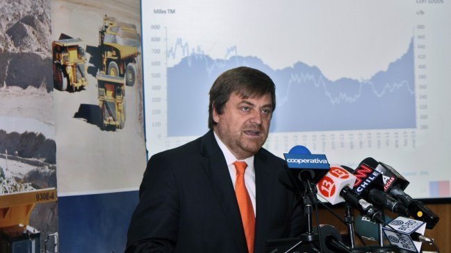 Ministro de Minería: Conflicto portuario afecta el desarrollo