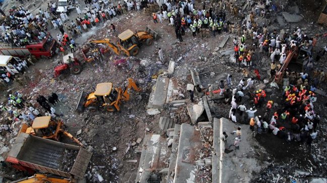 Muertos por derrumbe de edificio en la India ascendieron a 39