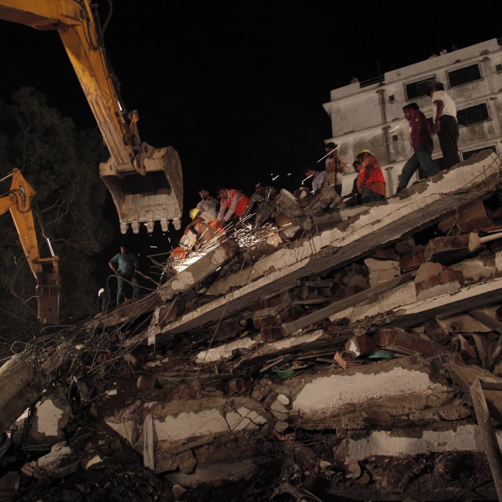 Al menos 34 muertos deja derrumbe de edificio en la India