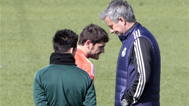 Prensa británica especula con condiciones de Mourinho para volver a Chelsea