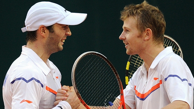 Kazajistán se quedó con el dobles y mantuvo opciones ante República Checa