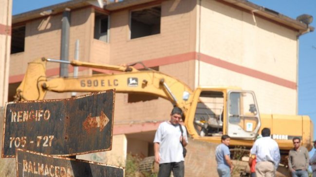 Abogado pedirá que ex ministras declaren por desplome de edificio el 27-F