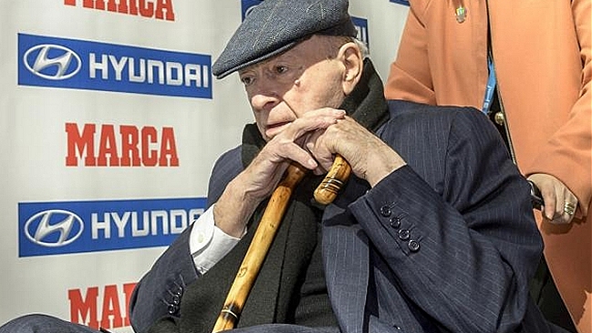 Alfredo Di Stéfano fue hospitalizado en Valencia por un control rutinario