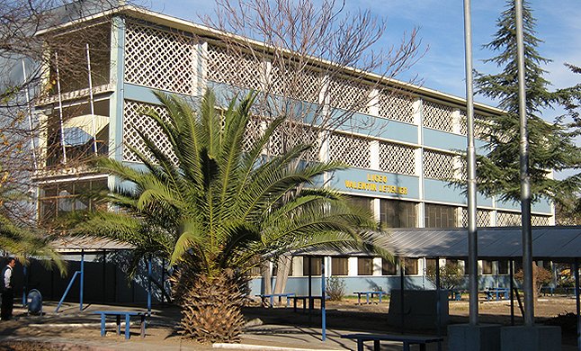 Alumnos y profesor de liceo de Recoleta fueron detenidos tras confuso incidente