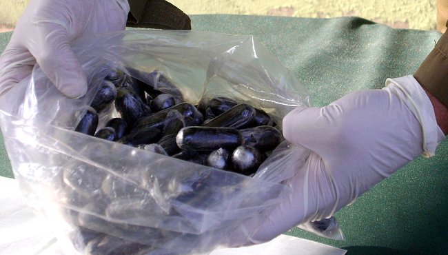 Dos personas fueron sorprendidas en transacción de droga en pleno centro de Santiago