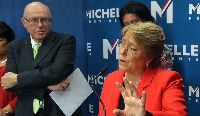 Michelle Bachelet se reunió con directivos de Educación 2020