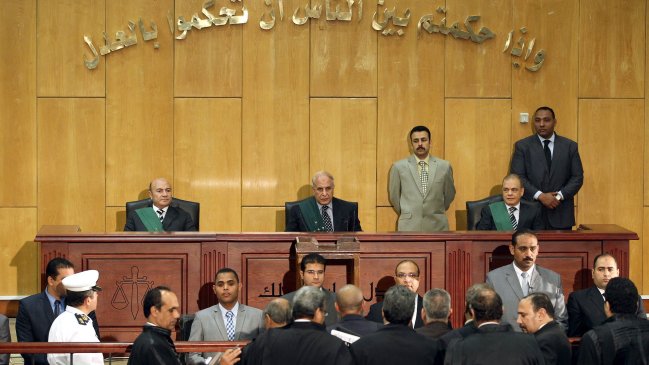 Magistrado desiste de juzgar a Mubarak y remite el caso a la corte de apelación