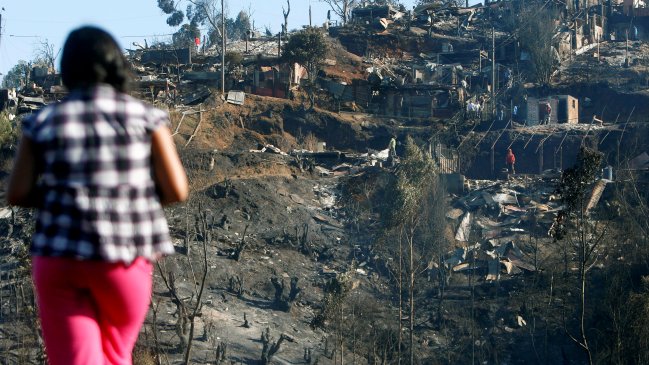 Estudiantes ayudan a damnificados de Valparaíso como parte de su 