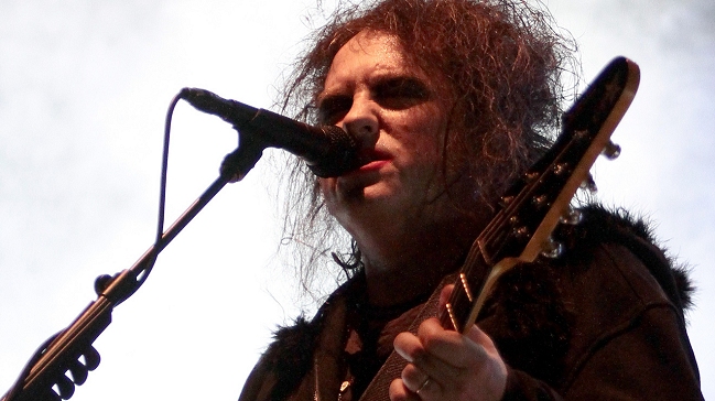 Teloneros de The Cure: Robert Smith fue al camarín con una botella de champaña