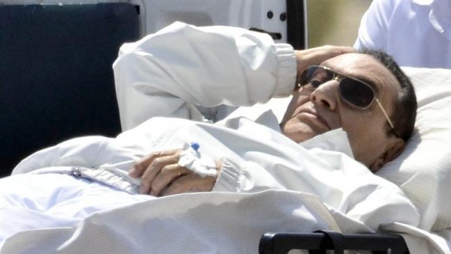 Mubarak quedó en libertad provisional por una causa, pero seguirá preso
