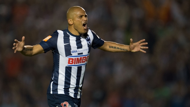 Humberto Suazo es el jugador mejor pagado de la liga mexicana