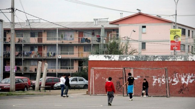 Menor resultó herido al ser aplastado por una reja tras asalto en Peñalolén
