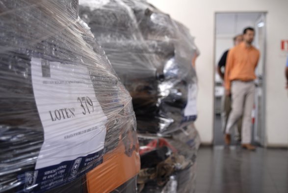 Aduana realiza este domingo su primer remate del 2013