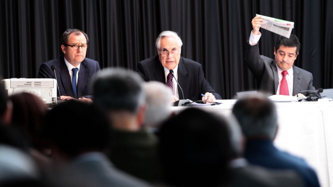 Junta de Accionistas de Blanco y Negro se realiza sin presencia de Leonidas Vial