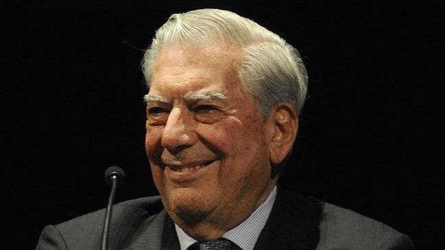 Vargas Llosa: El socialismo del siglo XXI murió con Chávez