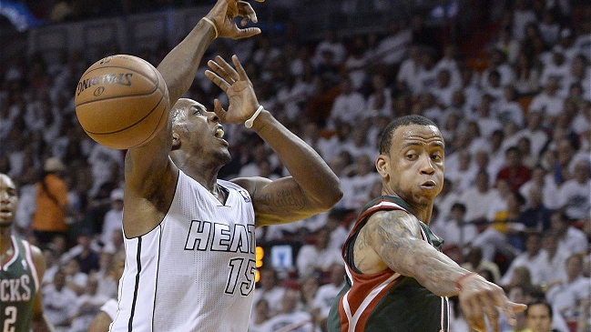 Miami Heat arrasó con los Bucks en su debut por los play-offs