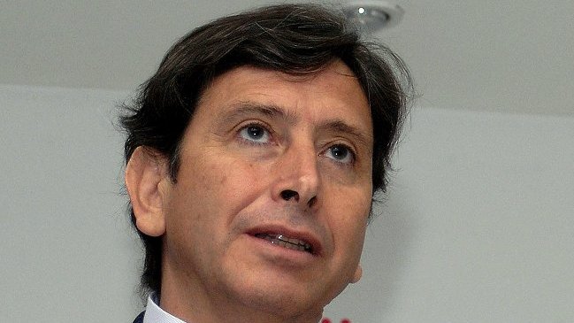 Golborne llamó a los políticos a 