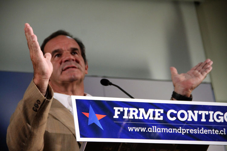 Allamand propuso postergar pago del IVA de las pymes