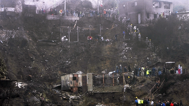 Autoridades interrogan a dos sospechosos de generar incendio en Valparaíso