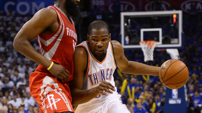 Oklahoma y San Antonio ampliaron su ventaja ante Houston y los Lakers