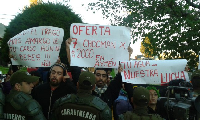 Patagonia sin Represas se manifestó en actividad de Piñera en Coyhaique