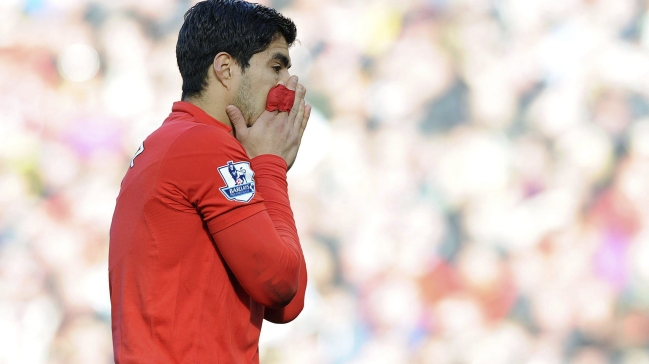 Suárez decidió no apelar a sanción por morder a rival de Chelsea