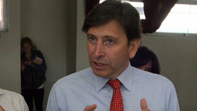 Golborne: La norma obliga solo a declarar las inversiones de primer nivel