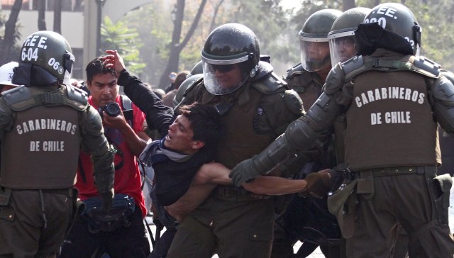 Balance tras marcha de la CUT informó de seis carabineros lesionados y 60 detenidos