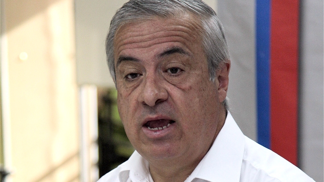 Mañalich visitó al último caso confirmado de meningitis W-135