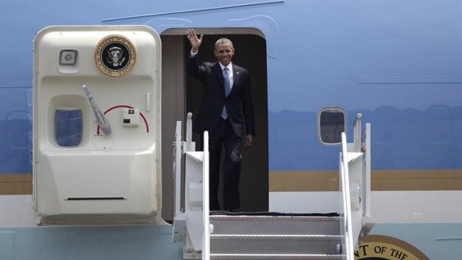 Obama llegó a México para visita oficial