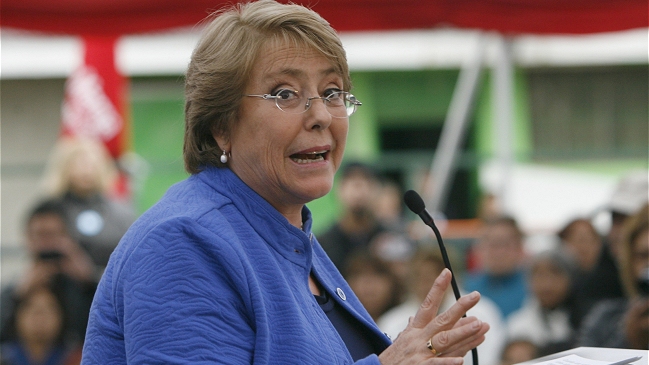 Bachelet exigió al PS y PPD definir 
