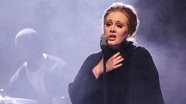 Adele prepara dueto con Robbie Williams para nuevo disco