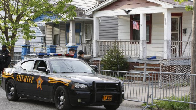 EE.UU.: Policía halló cadenas en casa del secuestro de tres mujeres