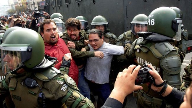 Incidentes tras marcha estudiantil dejaron 127 detenidos en Santiago
